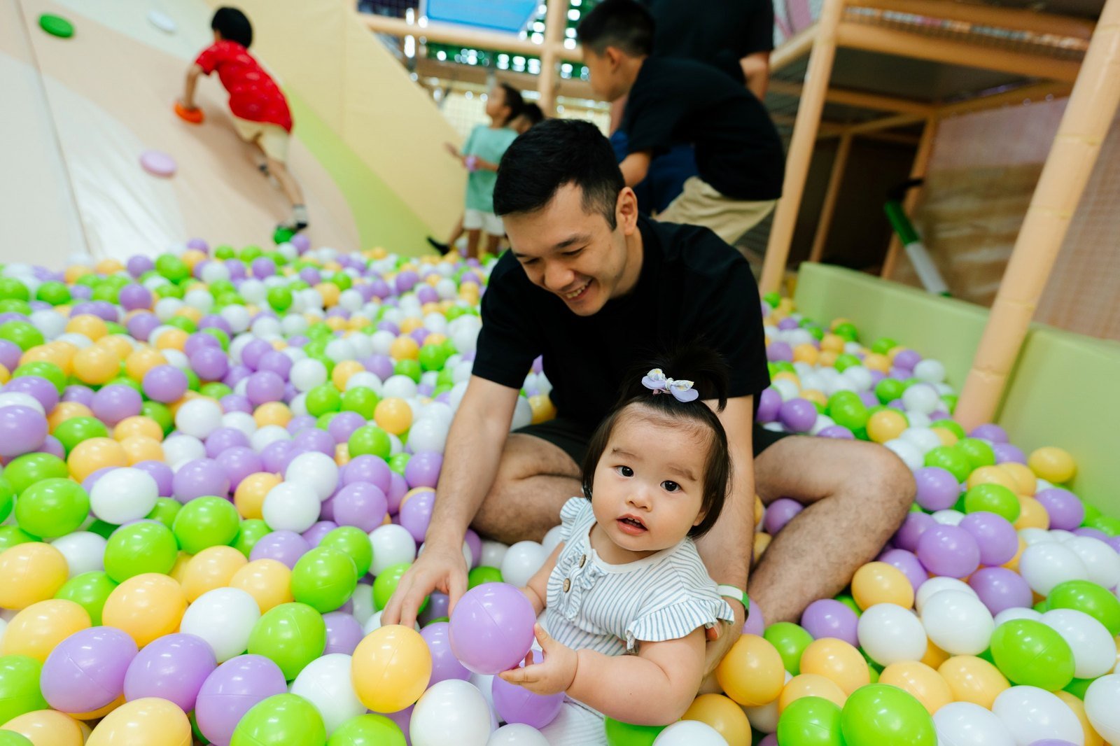 Parent and child enjoying DreamDora